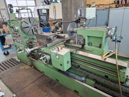 Tacchi MT-BM330 Leit- und Zugspindeldrehmaschine – RESALE
