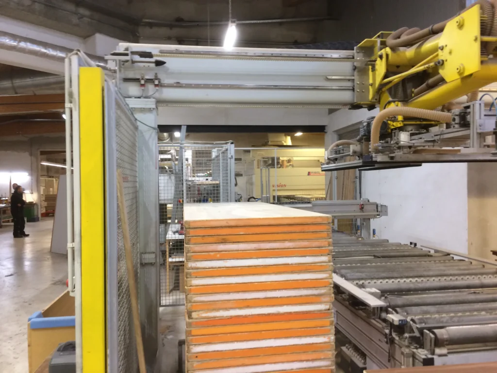 Reichenbacher CNC für Türenfertigung mit Roboterbeschickung CNC-Bearbeitungszentrum 5-Achs