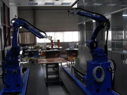 Yaskawa Lackieroboter Spritzmaschine – RESALE