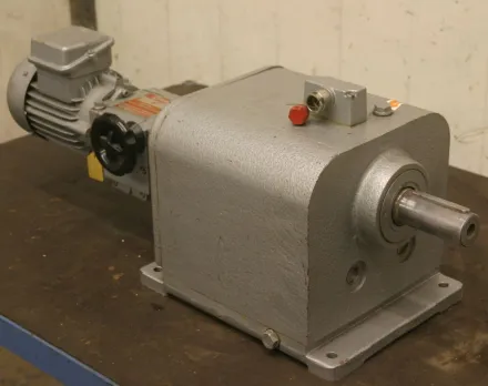 Htrieb 4V253M regelbarer Getriebemotor 0,12 kW 0,09-0,81 U/min – RESALE