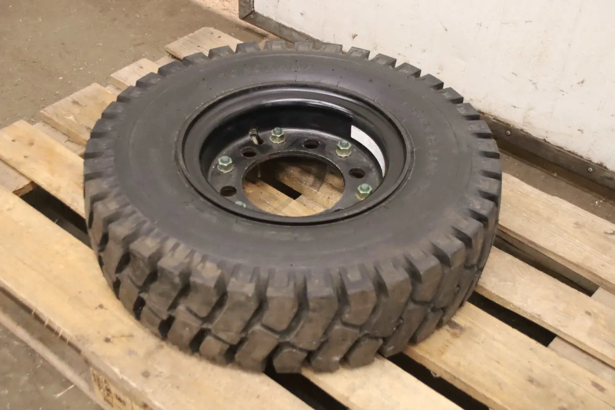 Yokohama Super Lug 520 7.00-12 12PR14 Reifen mit Felge