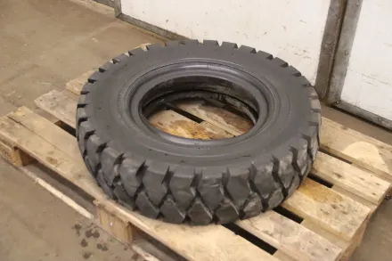 Bridgestone J-Lug 7.50-15 Reifen mit Schlauch – RESALE