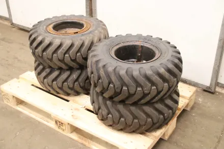 Continental 23x9-10 PR IC30 Reifen mit Felge 4 Stück – RESALE