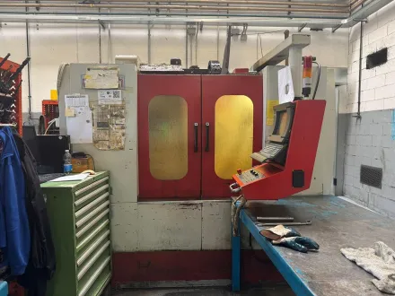 Eumach SUMO 1100 vertical machinin... Vertikale CNC Bearbeitungszentren – RESALE