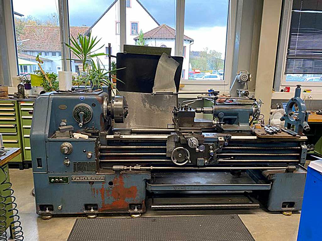 Takisawa TSL-1000 Leit- und Zugspindeldrehmaschine