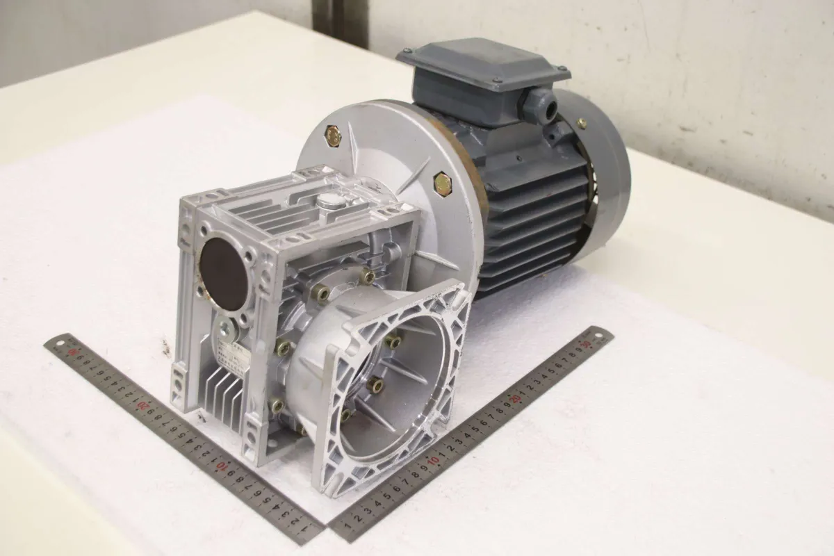 Dalian NET NMRV Y2-90S-4 Getriebemotor 1,1 kW 143 U/min