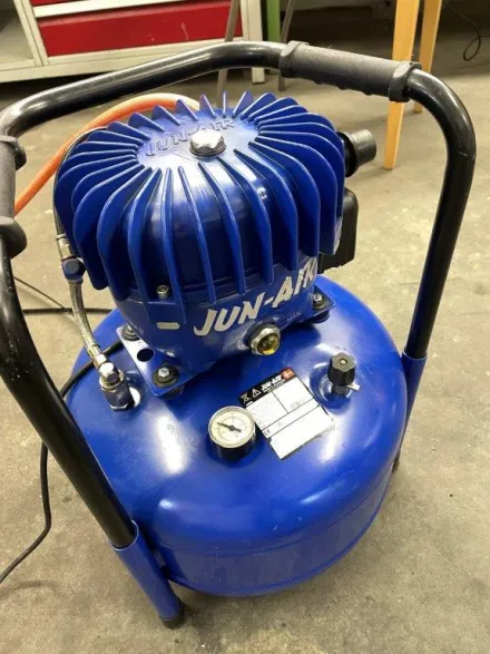 Jun-Air 4-25 Kompressoren & Vakuumpumpen – RESALE