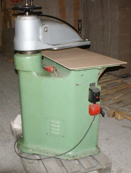 Schoen & Cie Schwenkarm-StanzmaschineN 1.1/4-1 Stanzen – RESALE