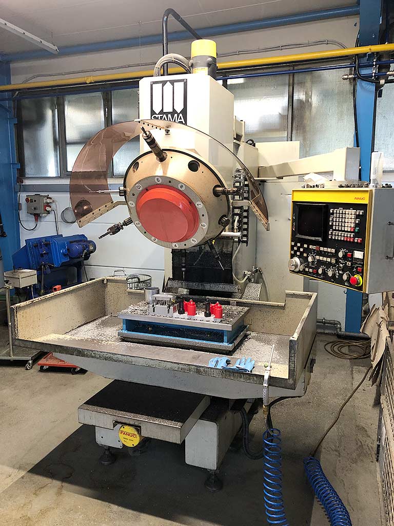 Stama MC110 6MB CNC Bearbeitungszentrum