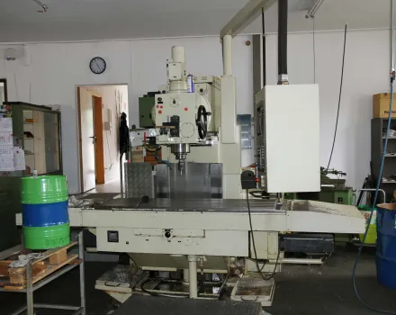 Fritz Heckert FQ 560 CNC Universalfräsmaschine – RESALE