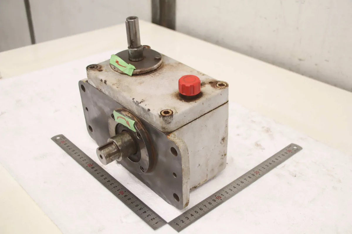 Welle Ø 20 x 50 mm / Ø 30 x 25 mm Getriebe 31 : 1