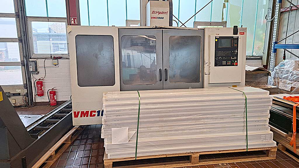 Bridgeport VMC1000/22 フライス盤