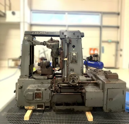 Volman FO-6 Zahnrad-Abwälzfräsmaschine - vertikal – RESALE