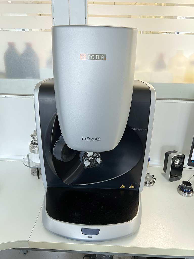 Sirona inEos X5 Tisch?Laborscanner