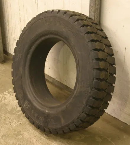 Continental 7.00-15 SC10 Vollgummi Reifen – RESALE