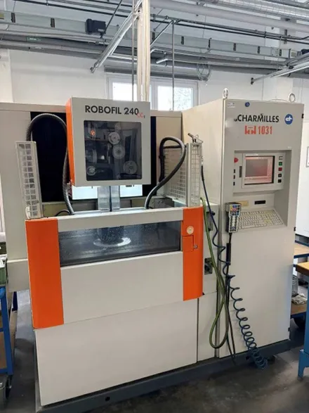 Charmilles Robofil 240 CC Drahterodiermaschine – RESALE