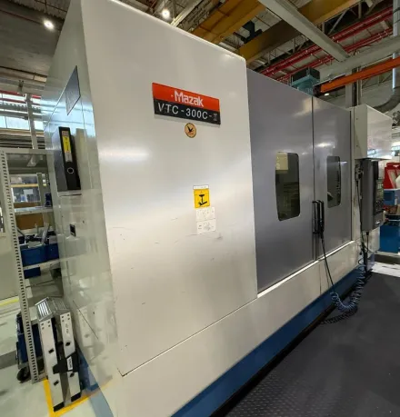 Mazak VTC 300 C - II Bearbeitungszentrum - Vertikal – RESALE