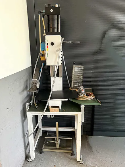 Gechter 45 kN HKPL Pneumatik-Kniehebelpresse – RESALE