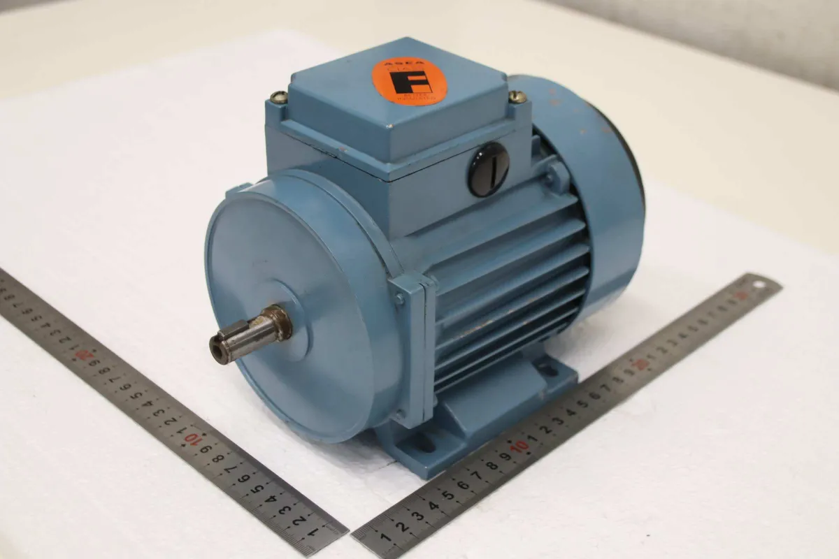 ASEA MT71 B14-4/8 Elektromotor 0,4/0,1 kW 1390/690 U/min