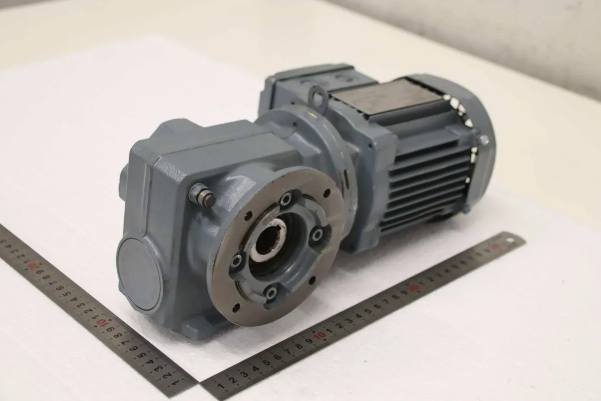SEW-Eurodrive SAF 37 DR63M4/TF Getriebemotor 0,55 kW 55 U/min