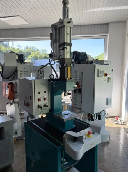 Gpa PCM 4000 Hydropneumatische Presse – RESALE