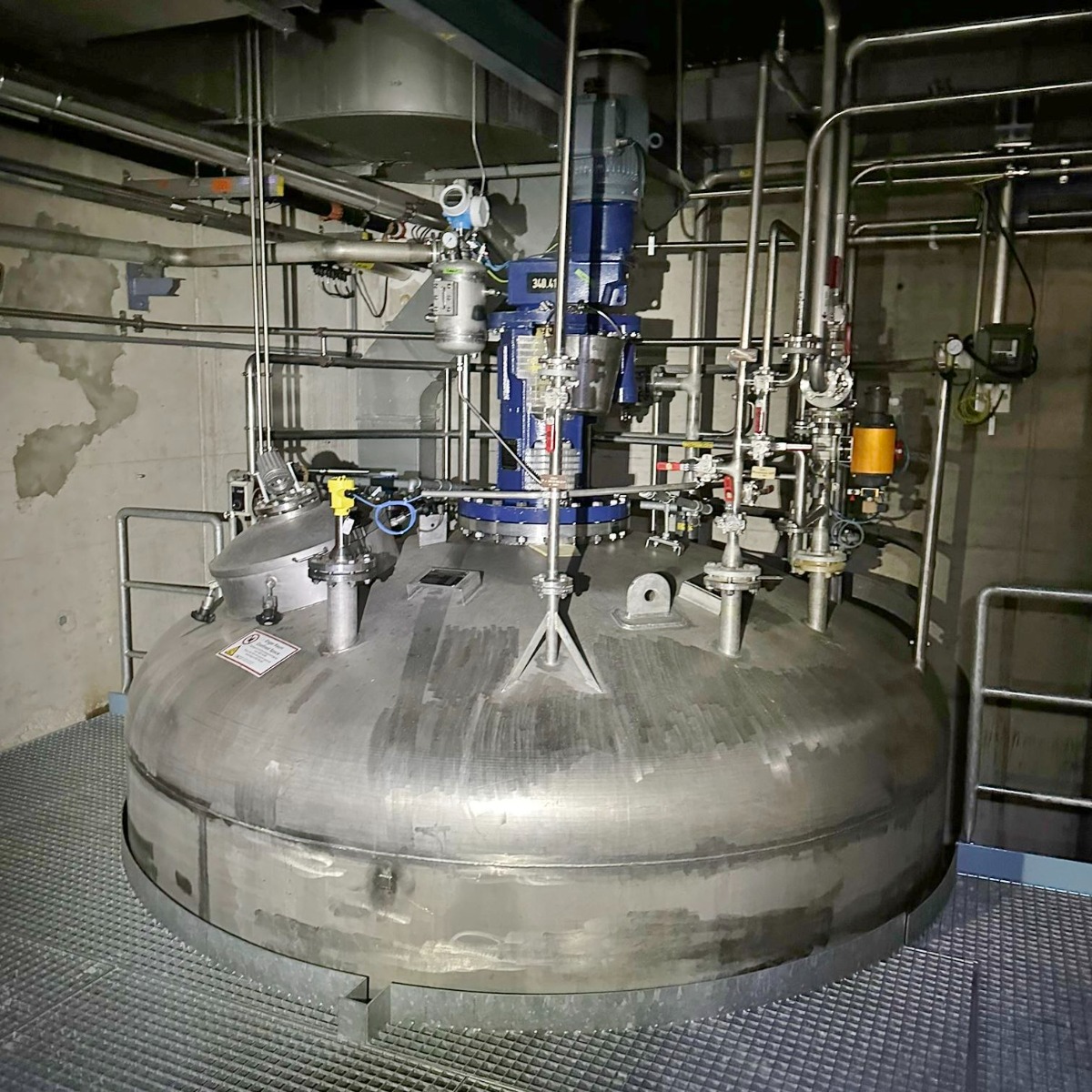 Bertsch 67200 Liter Rührwerksbehälter aus V4A mit Schrägbl