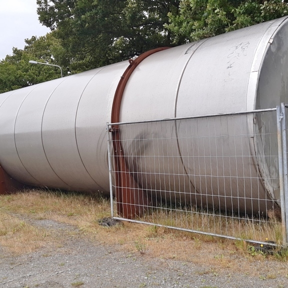 Holvrieka 100000 Liter Lagertank aus V2A mit seitlichem Rühr