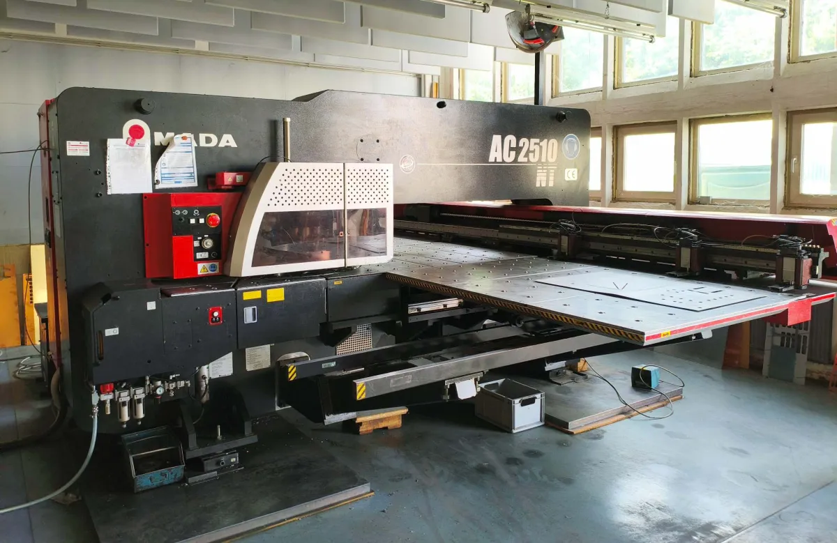 Amada AC-2510 NT CNCパンチングマシン