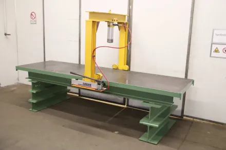 1010/3260/H860 mm Aufspannplatte mit Richtpresse – RESALE