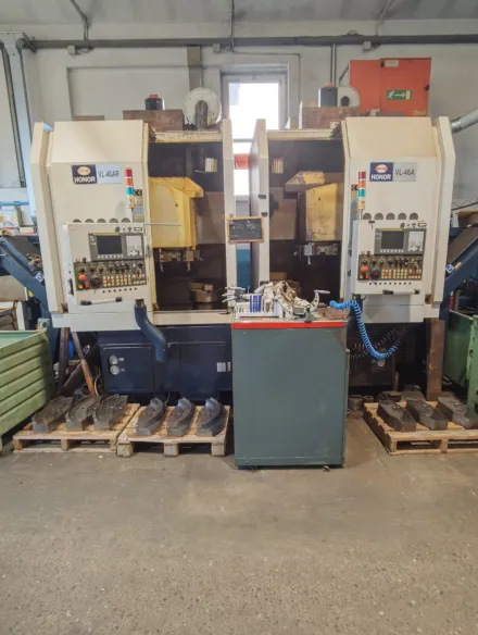 Honor Seiki VL-46A Vertikal-Drehzentrum – RESALE