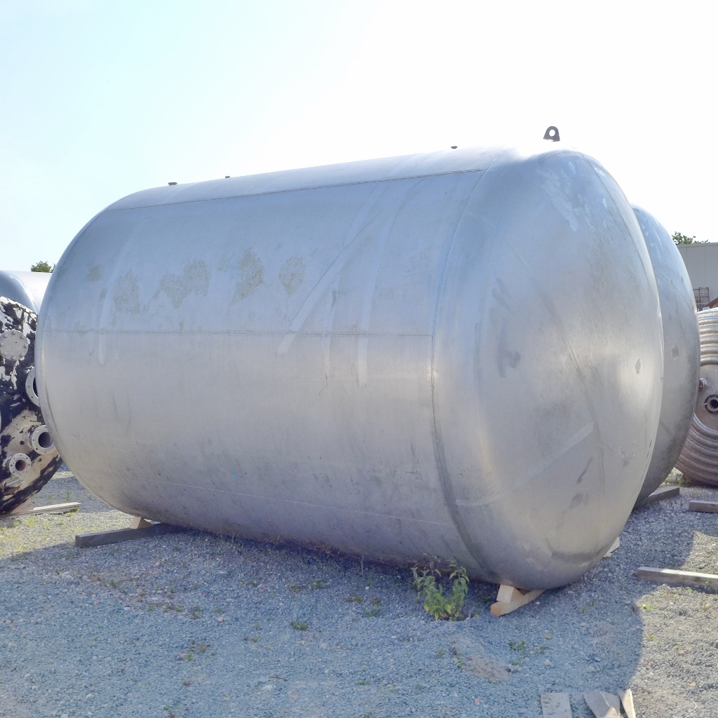 30000 Liter horizontaler Lagertank aus V2A mit 2 L