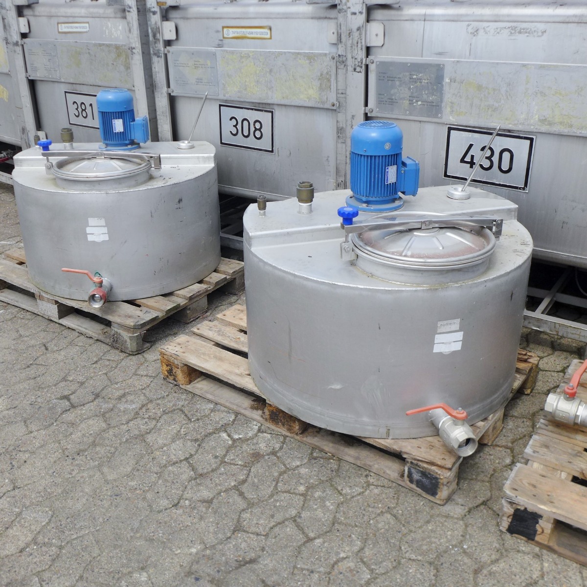 300 Liter Rührwerksbehälter aus V2A mit Schrägblat
