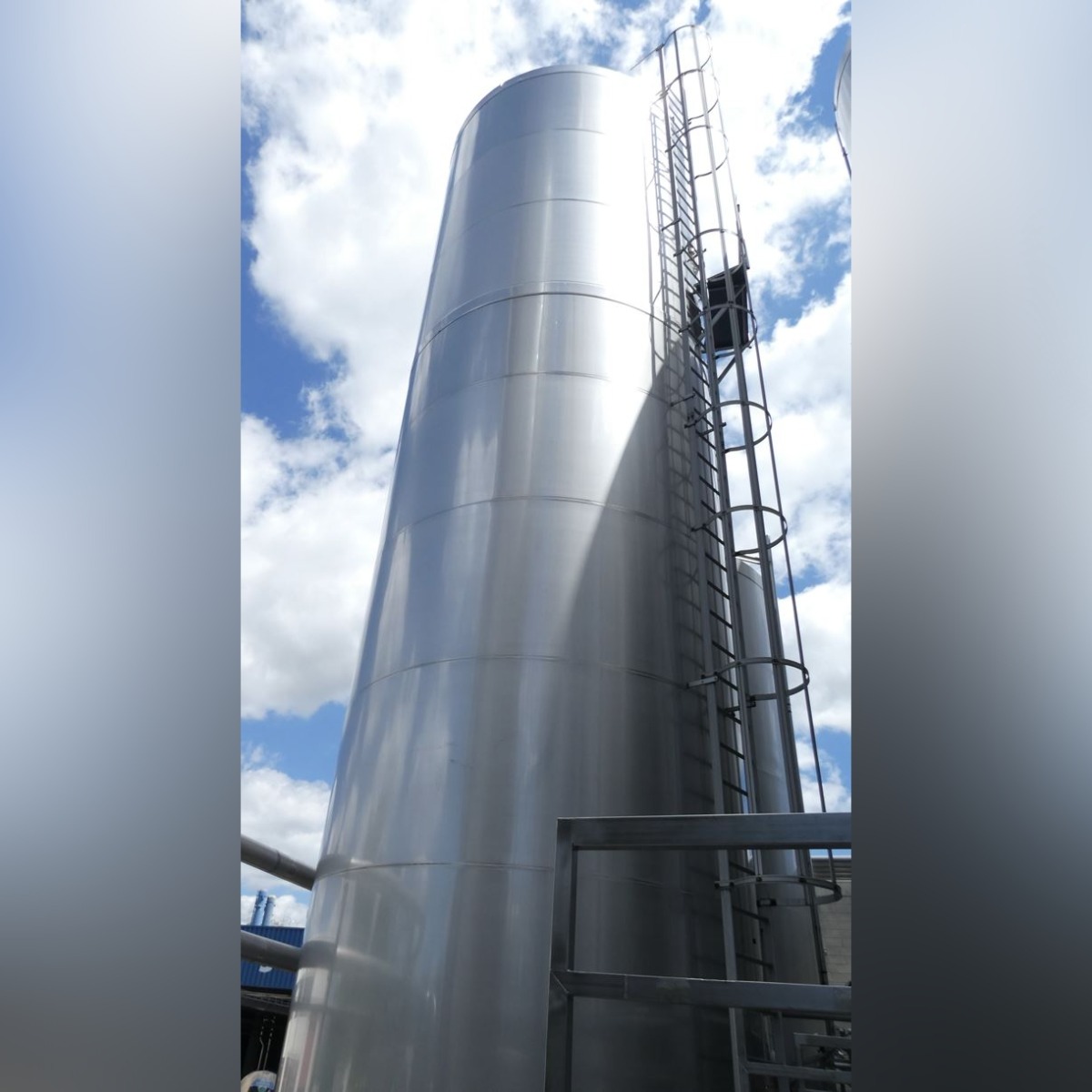 Ahlborn 110000 Liter isolierter Doppelkammer Lagertank aus