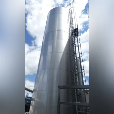 Ahlborn 110000 Liter isolierter Doppelkammer Lagertank aus – RESALE