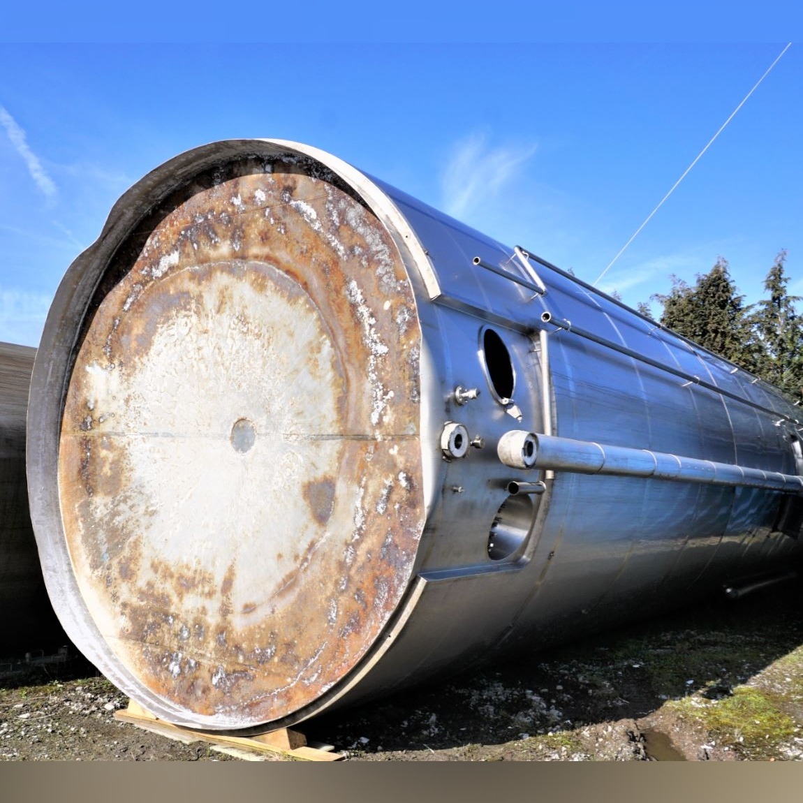 Thrun Maschinen- und Behälterbau 113000 Liter isolierter Doppelkammer Lagertank aus