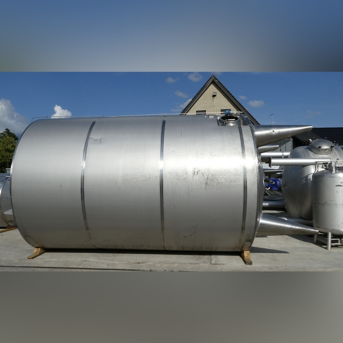 TUCHENHAGEN 30000 Liter isolierter Lagertank aus V2A mit Schrä