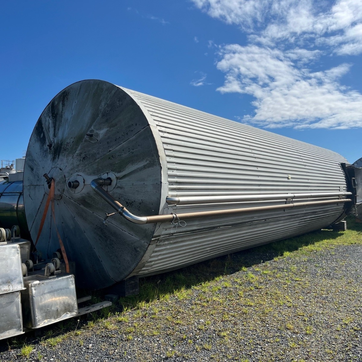102000 Liter isolierter Lagertank aus V2A mit 2 se