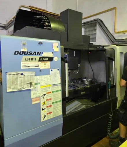 Doosan DNM 5700 Bearbeitungszentrum - Vertikal – RESALE