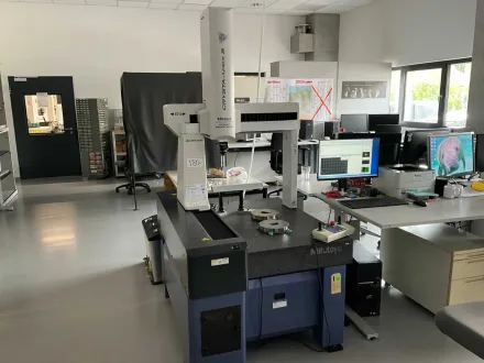 MITUTOYO - CRYSTA-Apex S574 - Koordinatenmessmaschine - 2015 – RESALE