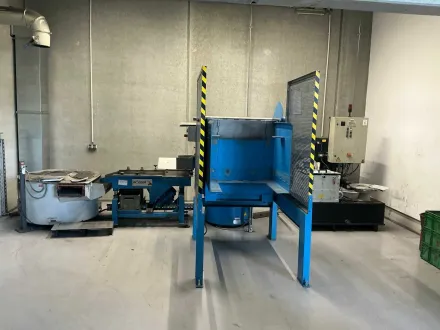 RÖSLER – Gleitschleifmaschine mit Trockner, Trenner und Kippvorrichtung - 2015 – RESALE