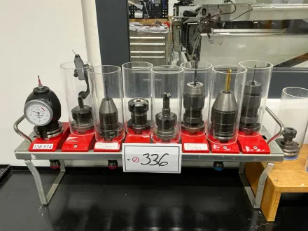 Posten SK40 Werkzeughalter mit Fräsmaschinenwerkzeugen (8x) – RESALE