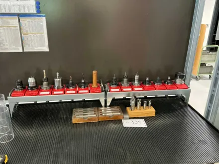 Posten SK40-Werkzeughalter mit Fräsmaschinenwerkzeugen – RESALE
