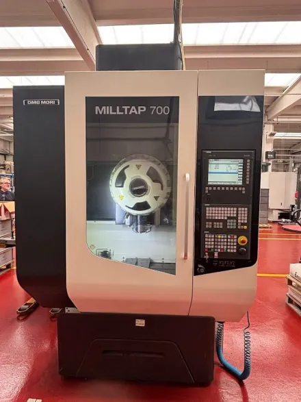 Dmg Mori Milltap 700 Vertikal-Bearbeitungszentrum – RESALE