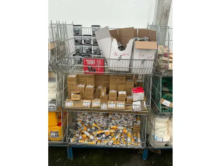 Verschiedene Zubehörteile – RESALE