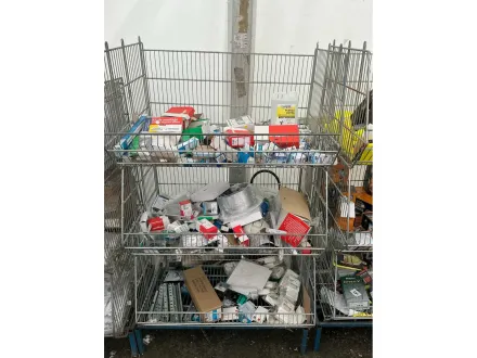 Verschiedene Zubehörteile – RESALE