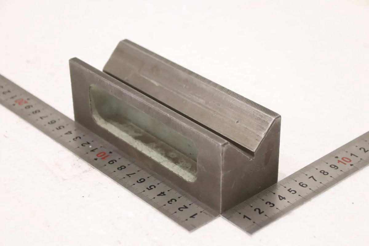 Guss 152/50/H50 mm 90° Anreissprisma