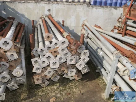 Baustützen verzinkt u. schwarz ca. 40 St. m. 1 Bar – RESALE