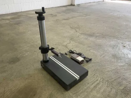Mitutoyo  digitales Rauhigkeitsmessgerät - Mikrometer mit Montiert Granitplatte – RESALE