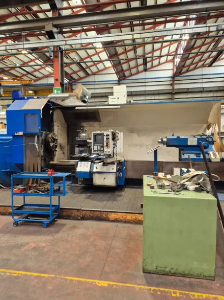 Tacchi HS 1200 cnc Leit- und Zugspindeldrehmaschine – RESALE