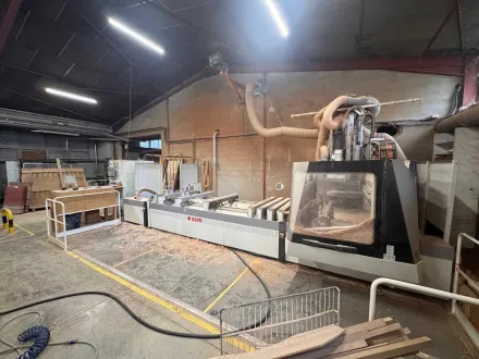 5-Achs-Holz-CNC-Bearbeitungszentrum SCM-REKORD 110 NT – RESALE